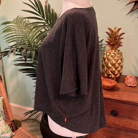 "Flying by the seat of my leggings" grey t-shirt - Picture 2 of 5